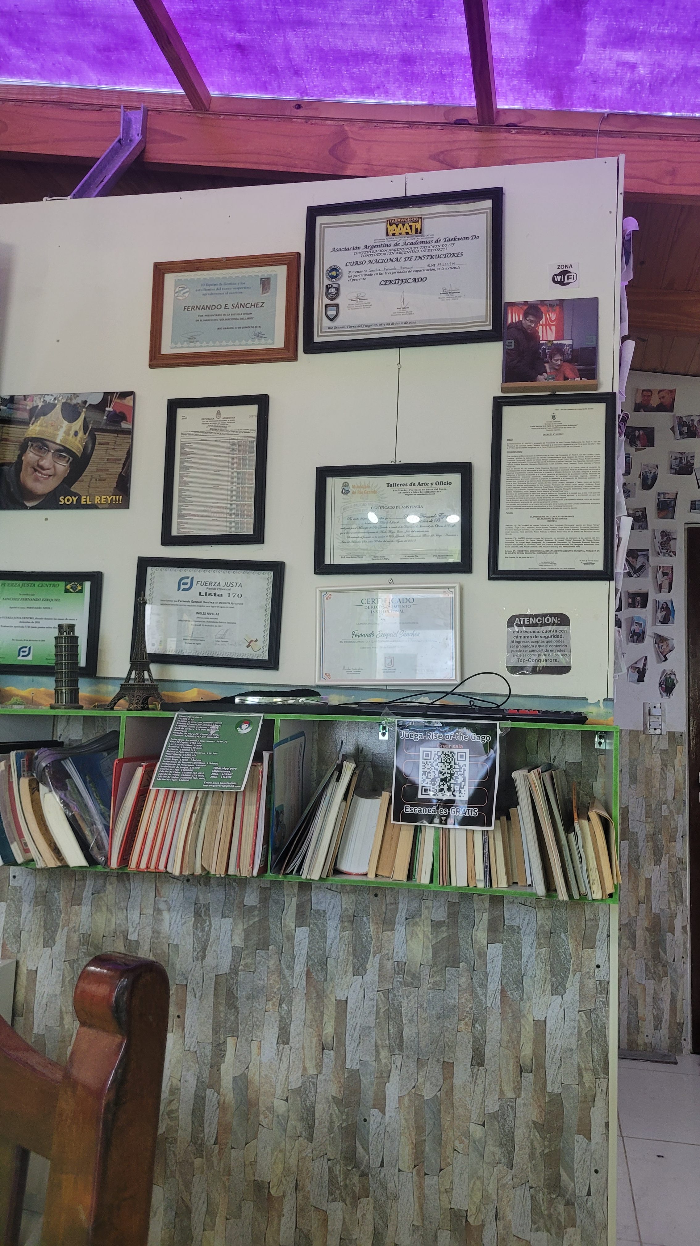 FERNANDO SANCHEZ ENSEÑA OFICIOS A PERSONAS QUE QUIERAN APRENDER Y GENERAR DINERO